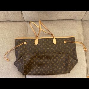 Louis Vuitton neverful GM cherry interior